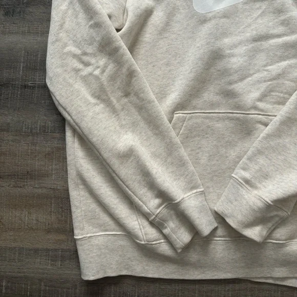 SALE🎉. Nike Hoodie - Picture 4 of 9